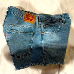 Never worn Levi 501 jean short